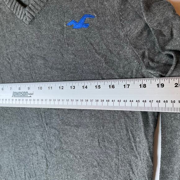 Hollister Men’s Long Sleeve V-neck Knit Sweater size M, Solid Gray - Picture 4 of 8